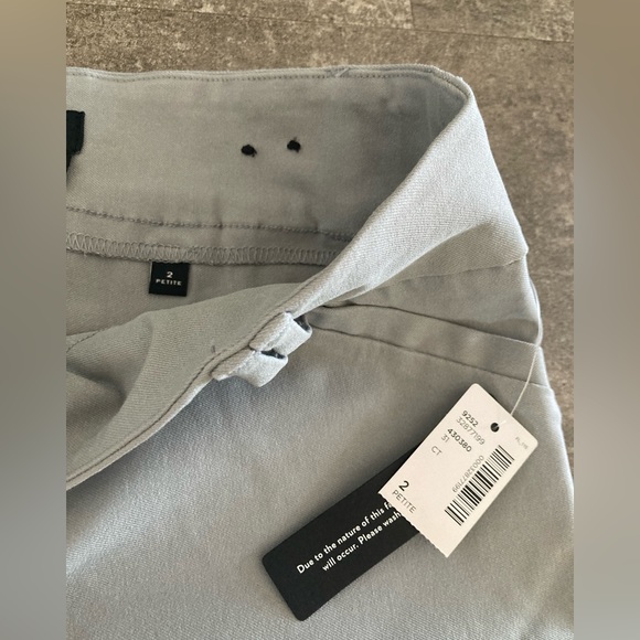 Reitmans Iconic Capris - Size 2 Petite - Picture 2 of 8